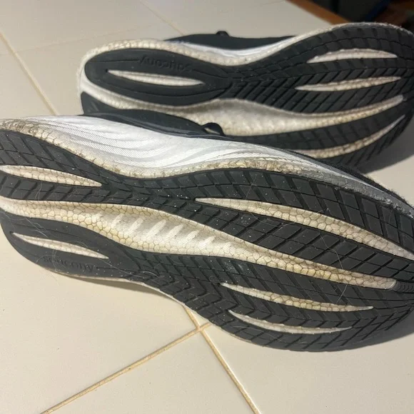 Saucony Triumph 22 size 8.5 - Picture 4 of 9